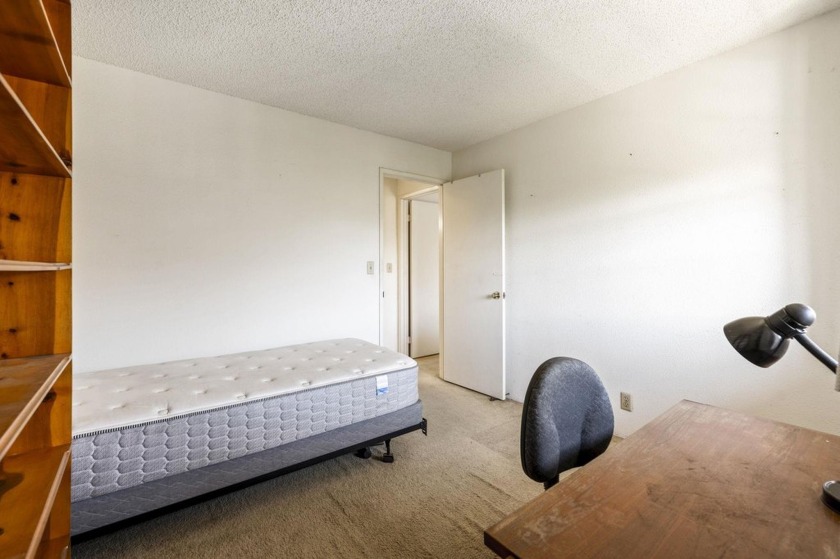 Two bedroom 1.5 bath second floor condo priced to sell in very - photo 24