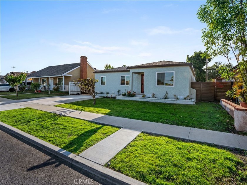 Welcome to your light-filled retreat in one of Long Beach's most - photo 3