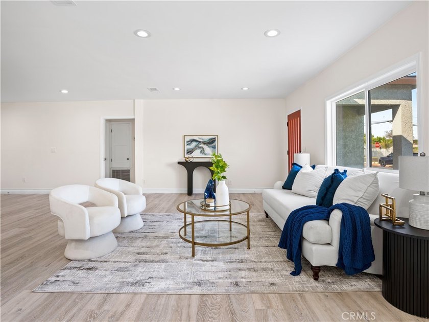 Welcome to your light-filled retreat in one of Long Beach's most - photo 8