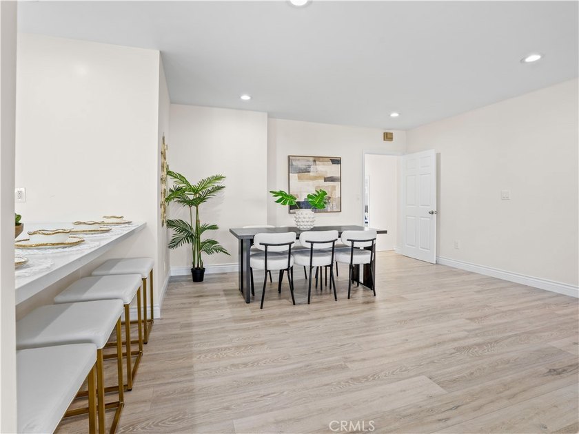 Welcome to your light-filled retreat in one of Long Beach's most - photo 9