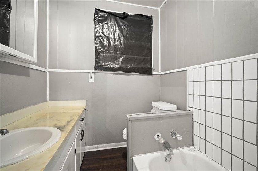 INVESTMENT OPPORTUNITY IN THE HEART OF MOBILE! This previously - photo 16