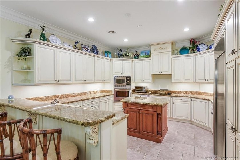 Gorgeous 2 BR, 2 BA condo boasts sophistication and luxury - photo 11