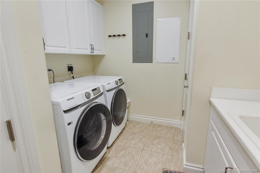 Gorgeous 2 BR, 2 BA condo boasts sophistication and luxury - photo 21