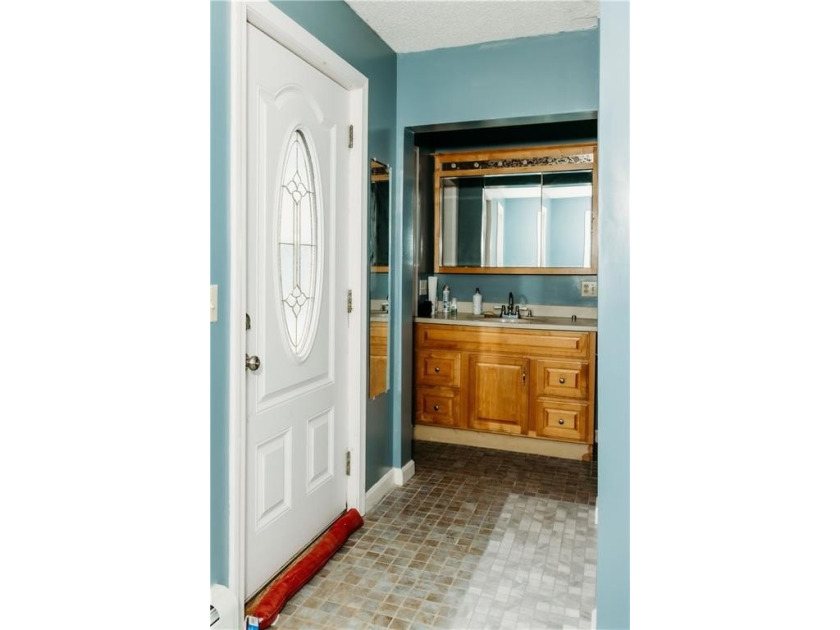Well maintained home in a very desirable location. Main level - photo 27
