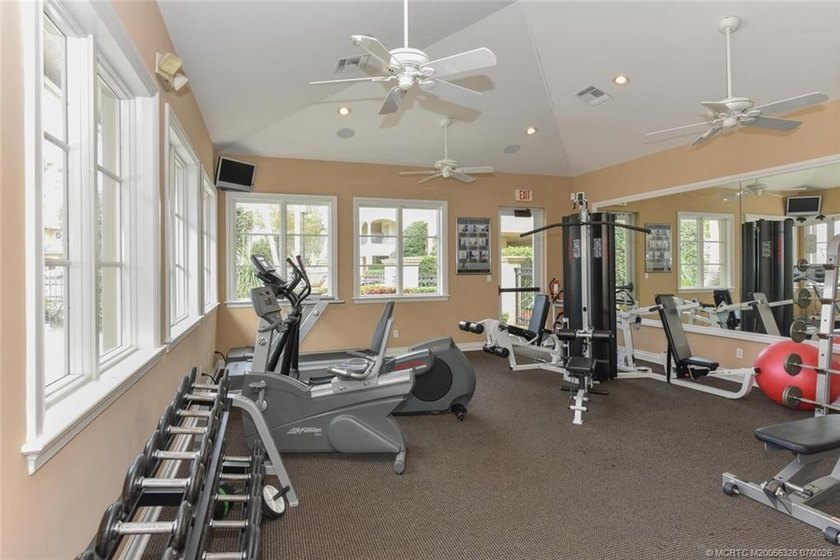 Gorgeous 2 BR, 2 BA condo boasts sophistication and luxury - photo 38