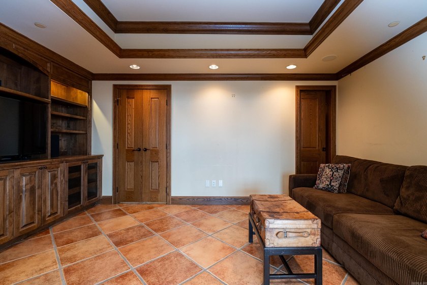 NEW PRICE$$$ Unique, French Country, Beautiful High Rise Condo - photo 13