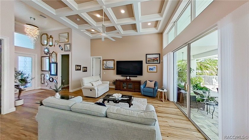 Welcome to waterfront living on one of Crystal River's most - photo 14