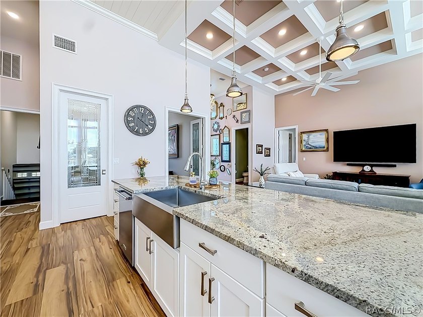 Welcome to waterfront living on one of Crystal River's most - photo 22