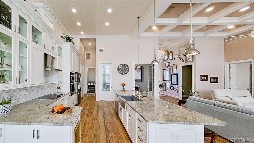 Welcome to waterfront living on one of Crystal River's most - photo 26