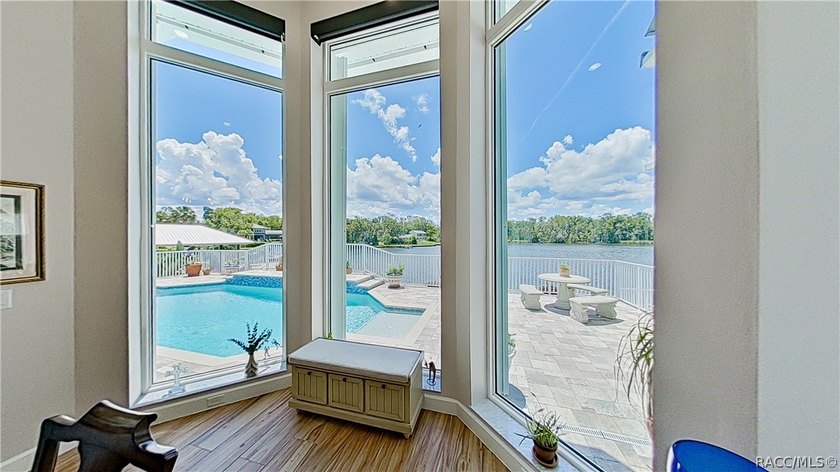 Welcome to waterfront living on one of Crystal River's most - photo 31