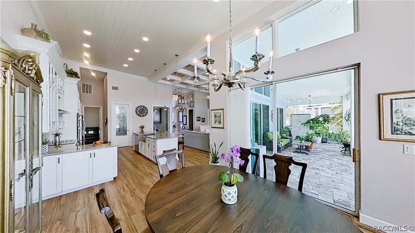 Welcome to waterfront living on one of Crystal River's most - photo 32