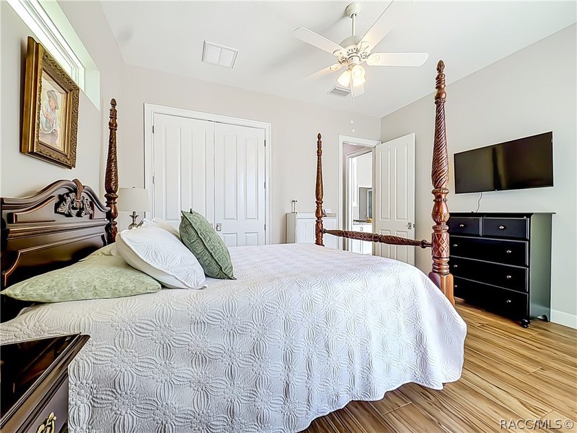 Welcome to waterfront living on one of Crystal River's most - photo 37