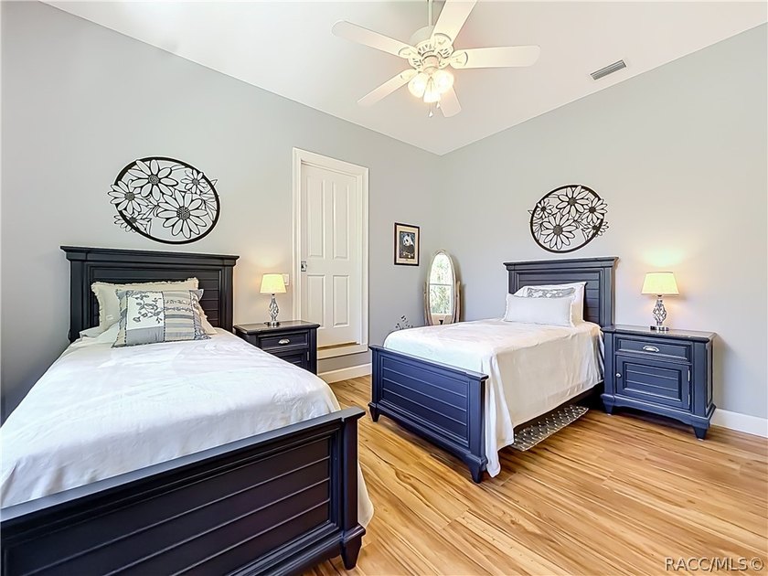 Welcome to waterfront living on one of Crystal River's most - photo 41