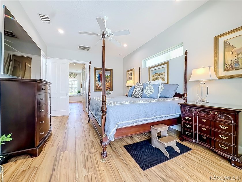 Welcome to waterfront living on one of Crystal River's most - photo 43