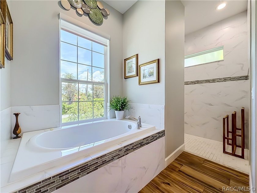 Welcome to waterfront living on one of Crystal River's most - photo 49