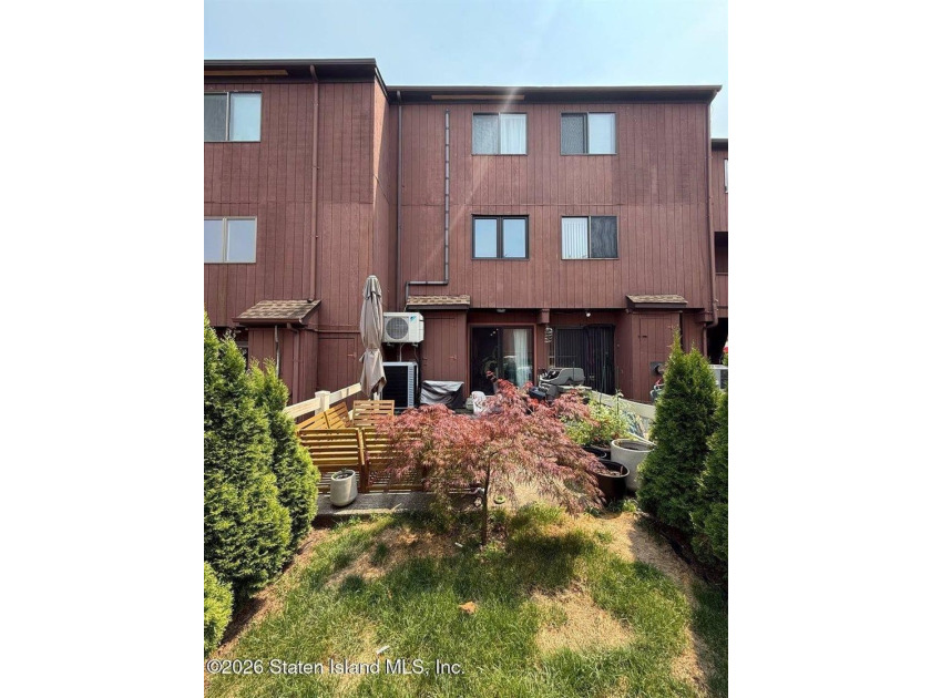 This stunning recently renovated 3 bedrooms duplex condo sits in - photo 11