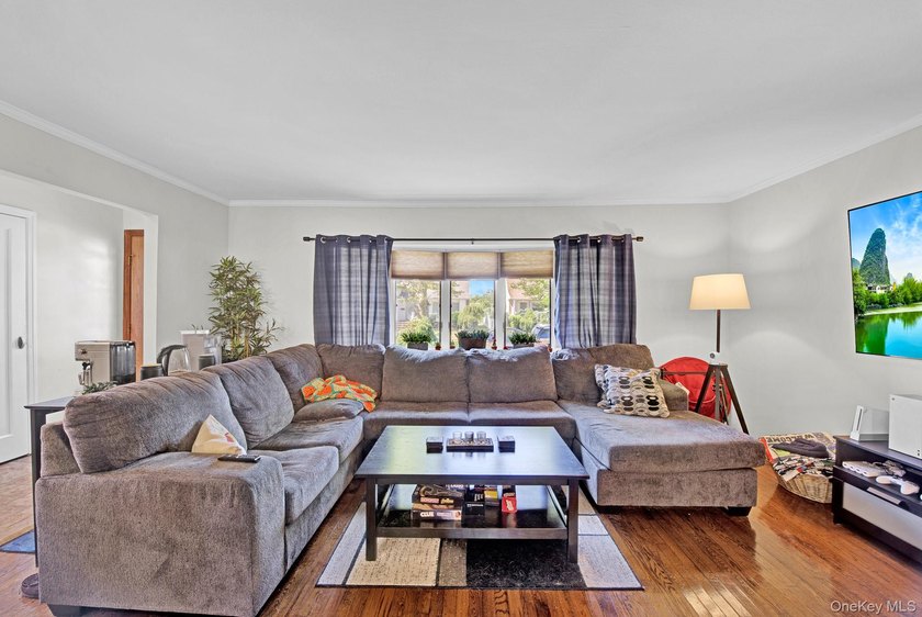 Welcome to this beautifully maintained home nestled in the heart - photo 12