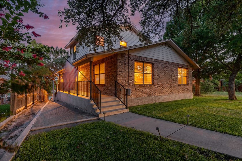 Highly desirable lakefront home on Mintons Draw at Lake - photo 12