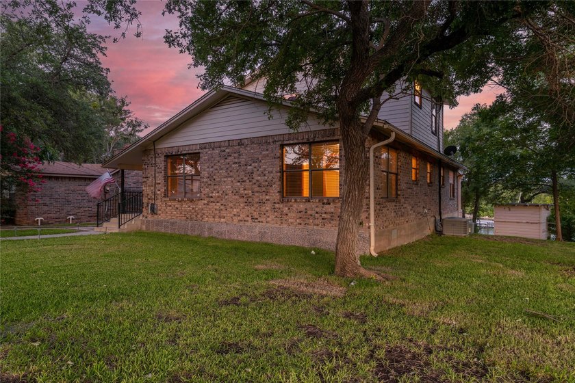 Highly desirable lakefront home on Mintons Draw at Lake - photo 13