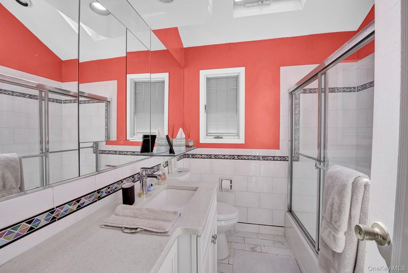 Welcome to this beautifully maintained home nestled in the heart - photo 15