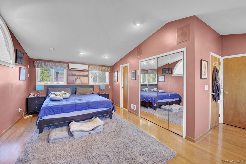 Welcome to this beautifully maintained home nestled in the heart - photo 21