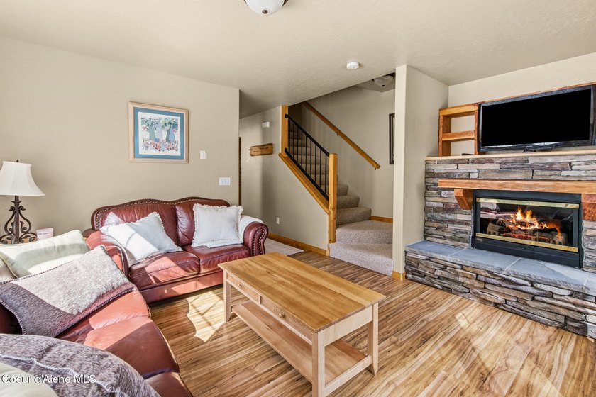 Welcome to The Elkhorn Lodge at Schweitzer Mountain Resort. Move - photo 2