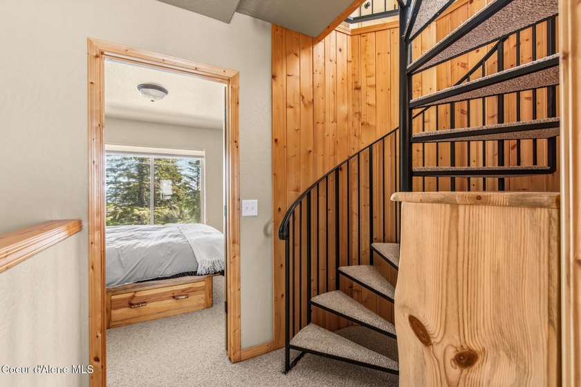 Welcome to The Elkhorn Lodge at Schweitzer Mountain Resort. Move - photo 9