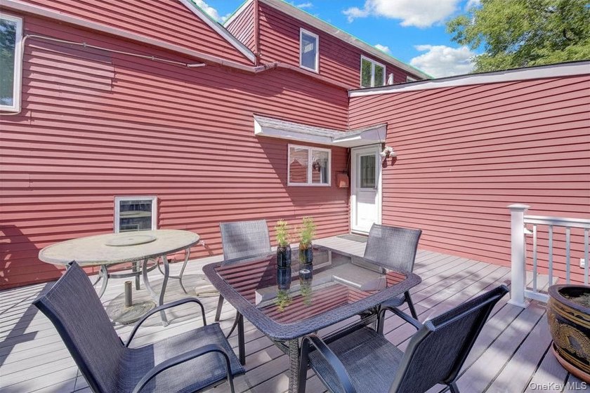 Welcome to this beautifully maintained home nestled in the heart - photo 29