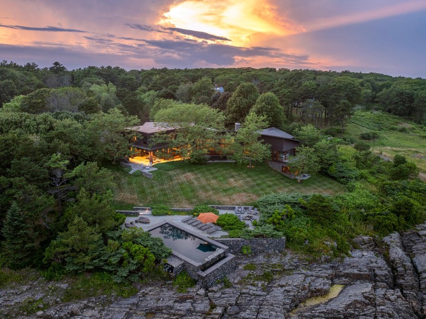 Welcome to Sea Haven, a breathtaking oceanfront estate where - photo 4