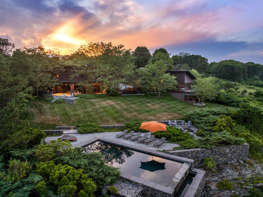 Welcome to Sea Haven, a breathtaking oceanfront estate where - photo 9