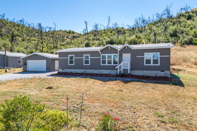 Two homes on 10 acres! It's not often that a property offers - photo 2