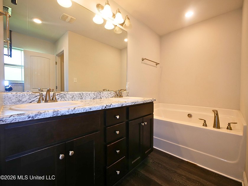 This beautifully maintained all-brick home, built just six years - photo 22