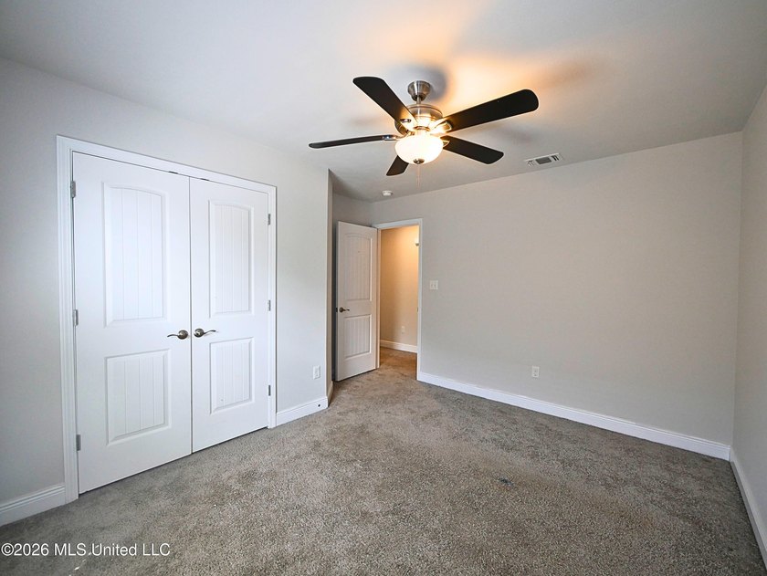 This beautifully maintained all-brick home, built just six years - photo 23