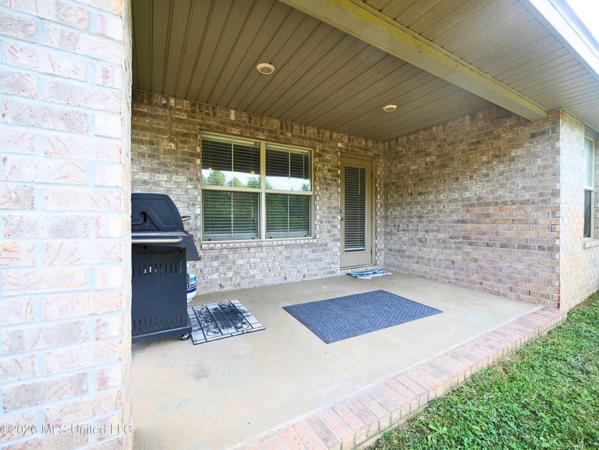 This beautifully maintained all-brick home, built just six years - photo 28