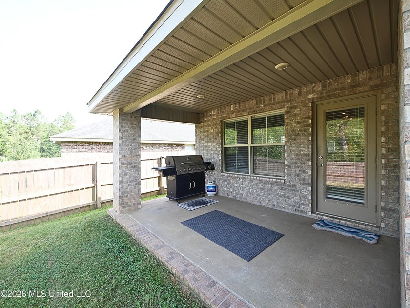 This beautifully maintained all-brick home, built just six years - photo 29