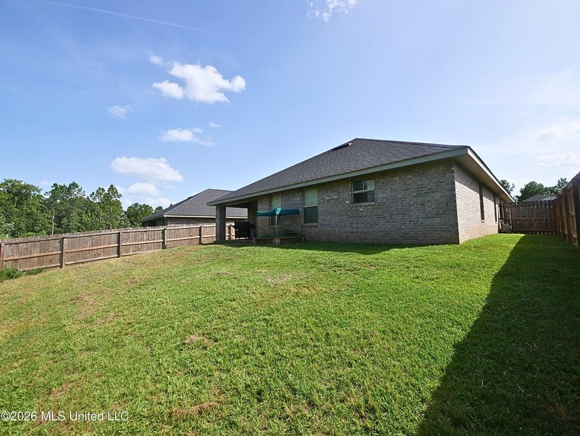 This beautifully maintained all-brick home, built just six years - photo 32