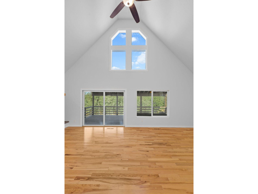 RECENTLY UPDATED WELL! This spacious home offers a comfortable - photo 5