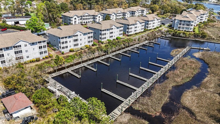 Turn-key 2BR/2BA end unit condo with stunning Intracoastal - photo 3