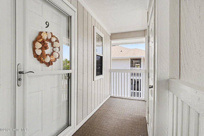 Turn-key 2BR/2BA end unit condo with stunning Intracoastal - photo 7