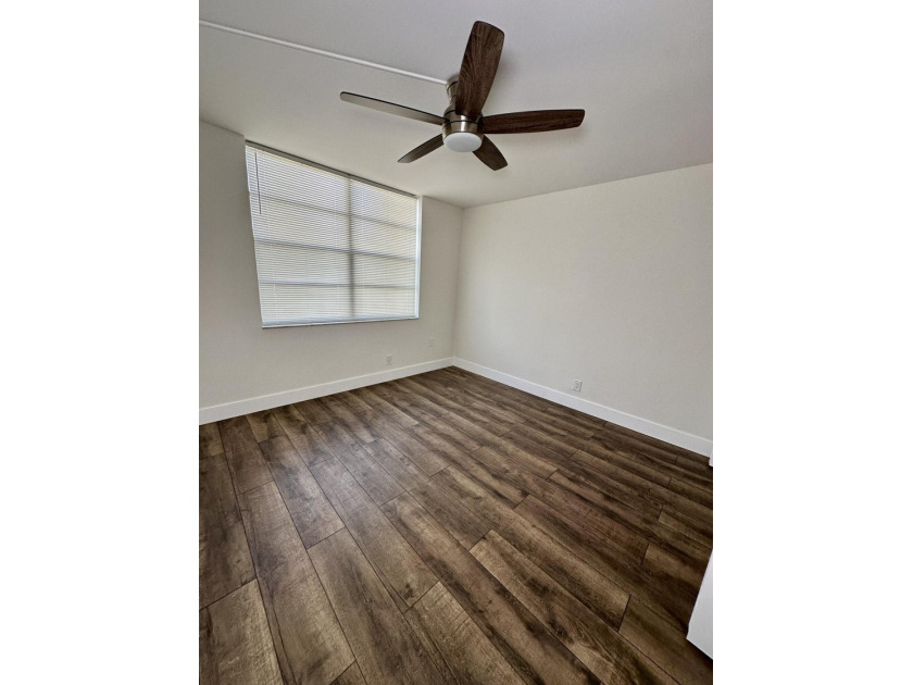 Fully Remodeled 2/2 Corner Unit in Margate! Step into this - photo 6