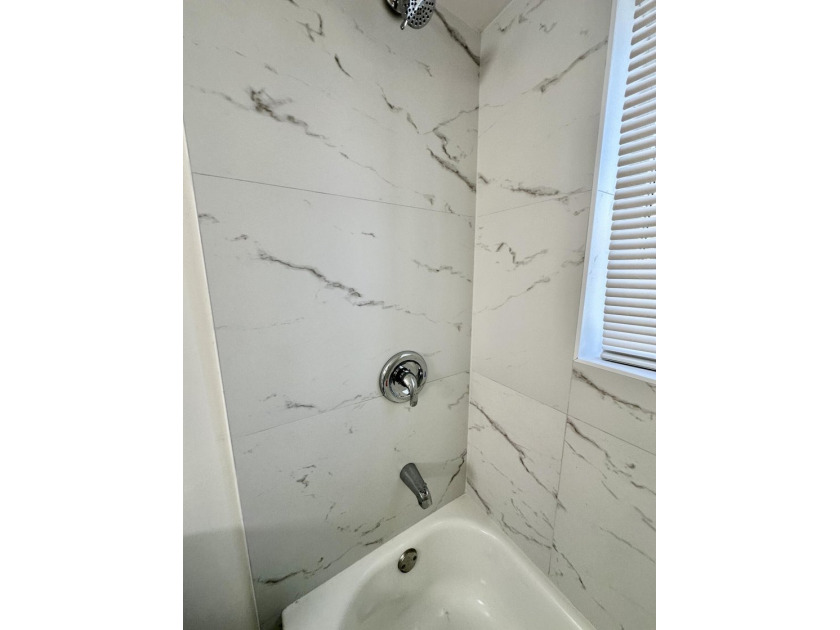 Fully Remodeled 2/2 Corner Unit in Margate! Step into this - photo 9