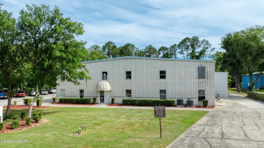 This offering consists of two adjacent warehouse buildings, each - photo 11