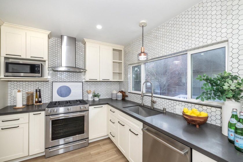 We are very pleased to present a truly unique residential - photo 11