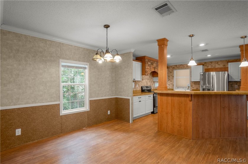 AFFORDABLE, UPDATED &amp; MOVE-IN READY! Looking for space - photo 11