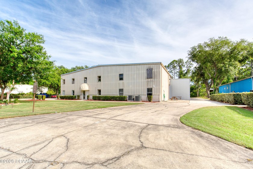 This offering consists of two adjacent warehouse buildings, each - photo 12