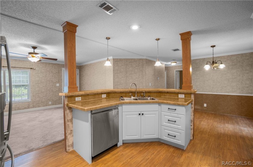 AFFORDABLE, UPDATED &amp; MOVE-IN READY! Looking for space - photo 14