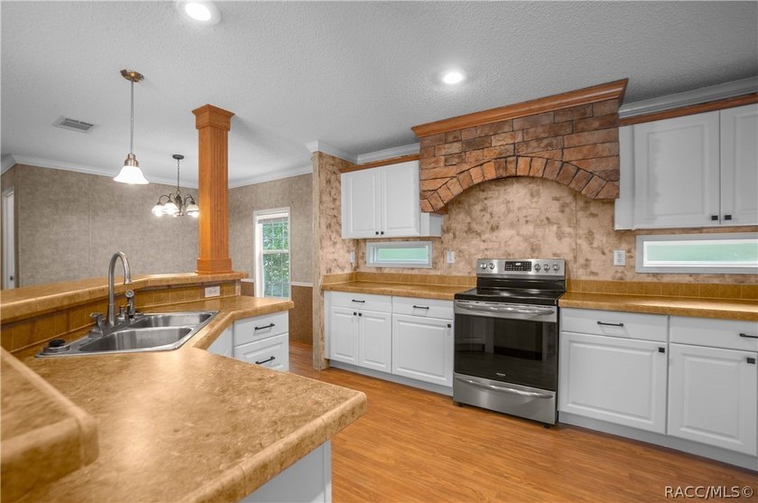 AFFORDABLE, UPDATED &amp; MOVE-IN READY! Looking for space - photo 15