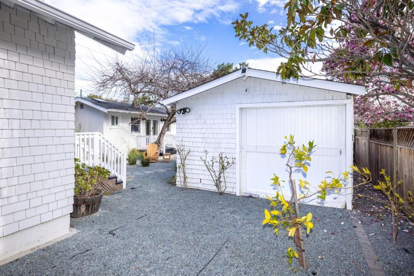 We are very pleased to present a truly unique residential - photo 19