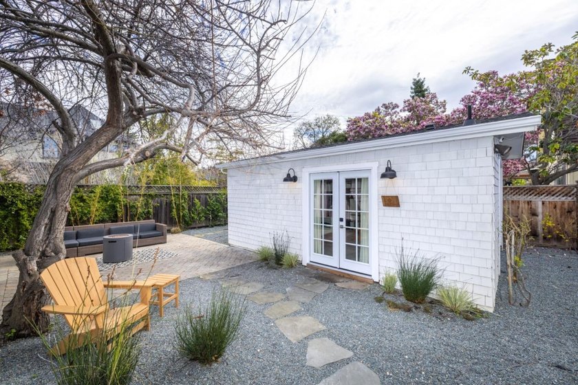 We are very pleased to present a truly unique residential - photo 28