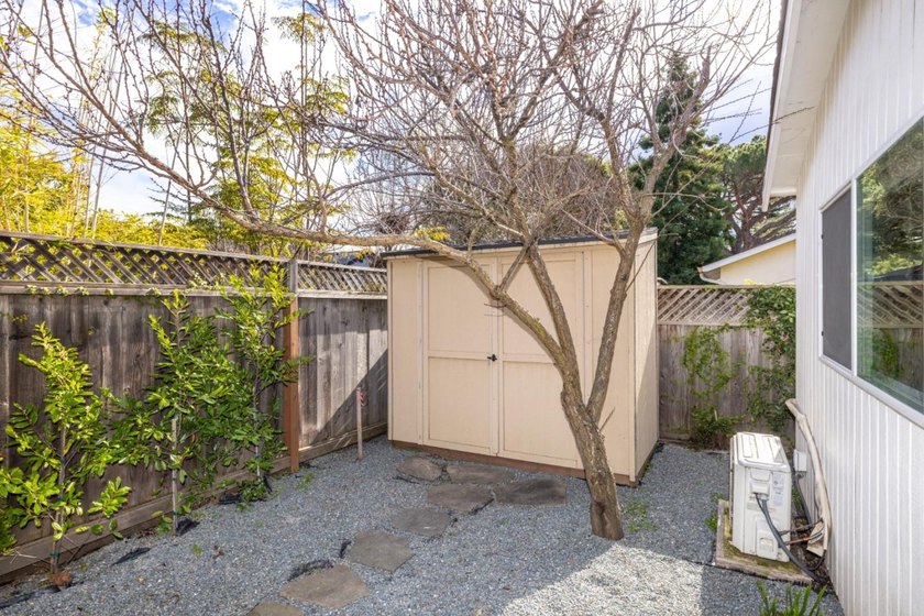 We are very pleased to present a truly unique residential - photo 43